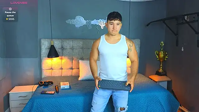 Snapshot of Horny_nick18 chatting on 10.20.25 Horny nick18 online show from 10.20.25