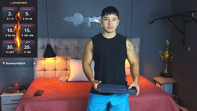 Snapshot of Horny_nick18 chatting on 10.22.25 Horny nick18 online show from 10.22.25