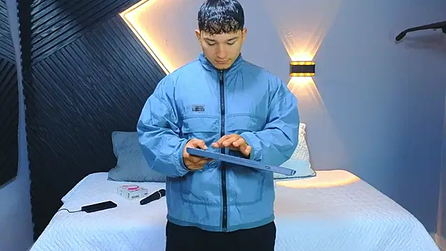 Horny nick18 online show from 02.14.26