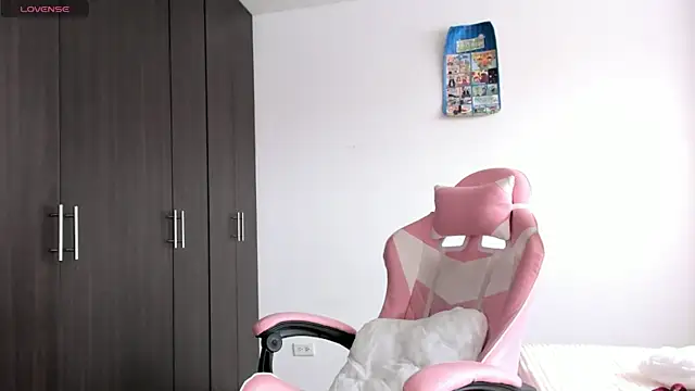 kendal hot01 online show from 02.07.26