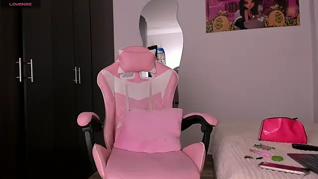 kendal hot01 online show from 04.09.26