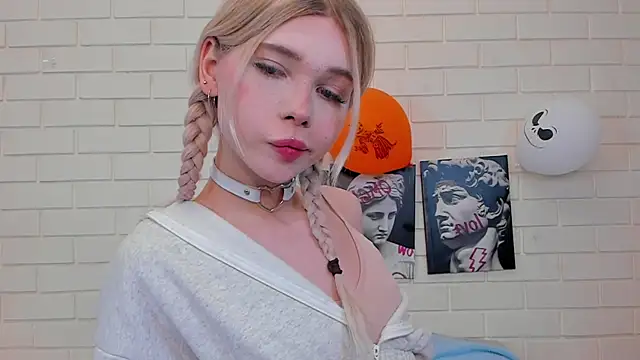 Blondy Fina online show from 11.13.25