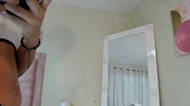 Snapshot of Mei_Lin_Luna chatting on 10.04.25 Mei Lin Luna online show from 10.04.25