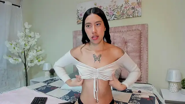 Snapshot of Mei_Lin_Luna chatting on 10.09.25 Mei Lin Luna online show from 10.09.25