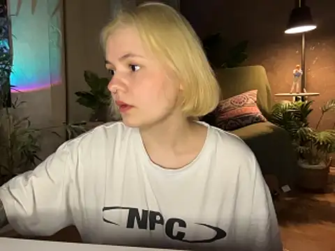 MoonIvy  online show from 04.16.26