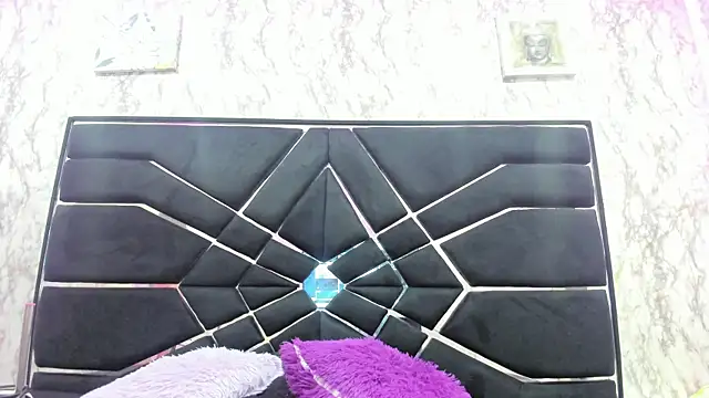 Snapshot of LITTLESUSSYY_ chatting on 09.23.25 LITTLESUSSYY  online show from 09.23.25