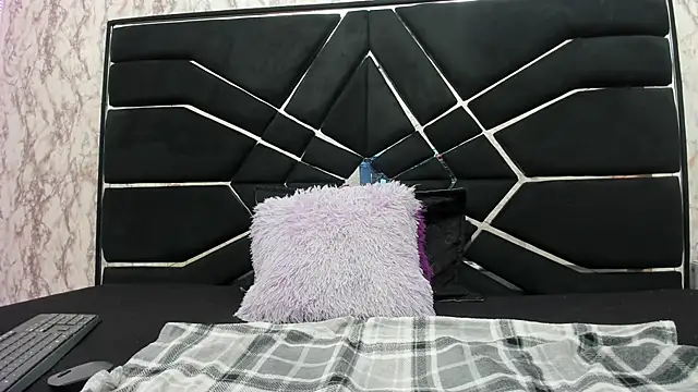 Snapshot of LITTLESUSSYY_ chatting on 10.09.25 LITTLESUSSYY  online show from 10.09.25