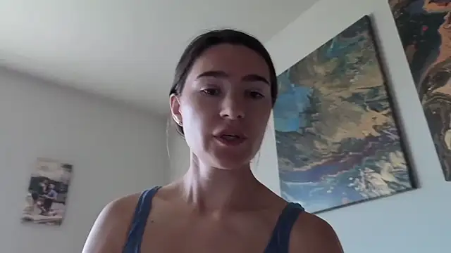 Snapshot of bambifarrina chatting on 04.23.26 bambifarrina online show from 04.23.26