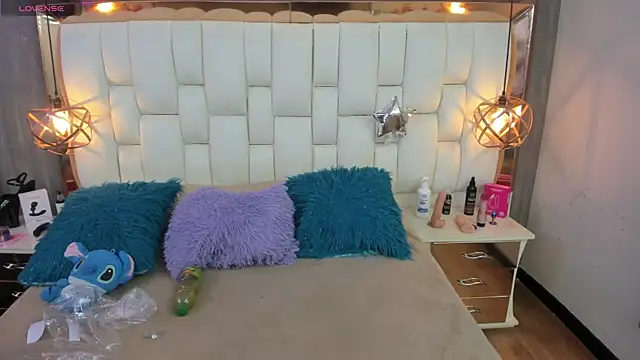 Foxxy Doll online show from 04.10.26