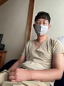 Snapshot of tom19899q chatting on 09.17.25 tom19899q online show from 09.17.25