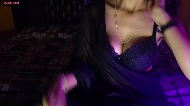 Snapshot of NidhiChandra chatting on 10.09.25 NidhiChandra online show from 10.09.25