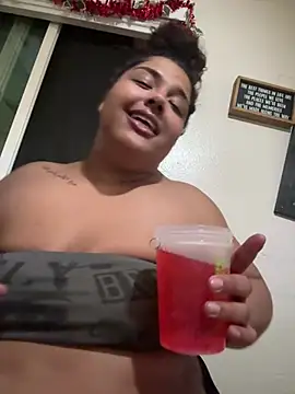 Snapshot of 1n0nlythroat chatting on 02.20.26 1n0nlythroat online show from 02.20.26