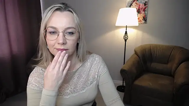 Snapshot of Ava_Elior chatting on 04.25.26 Ava Elior online show from 04.25.26