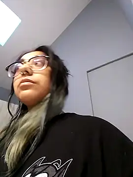 Snapshot of Lovelyrainn chatting on 09.10.25 Lovelyrainn online show from 09.10.25