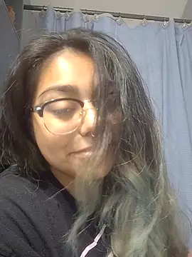 Snapshot of Lovelyrainn chatting on 10.19.25 Lovelyrainn online show from 10.19.25