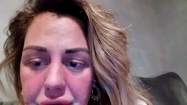 Snapshot of Sophrob96x chatting on 09.10.25 Sophrob96x online show from 09.10.25