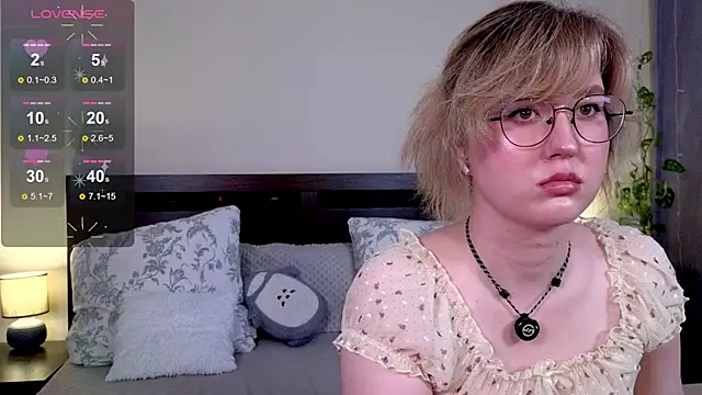 Snapshot of _AlexaFlowers_ chatting on 05.19.26 AlexaFlowers online show from 05.19.26