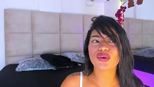 AmberMoss1 online show from 04.05.26