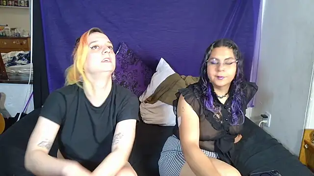 Snapshot of Alani_TransGirl chatting on 10.17.25 Alani TransGirl online show from 10.17.25
