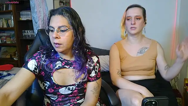 Snapshot of Alani_TransGirl chatting on 10.24.25 Alani TransGirl online show from 10.24.25