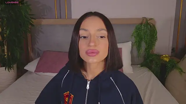 AdoraCortes online show from 04.13.26