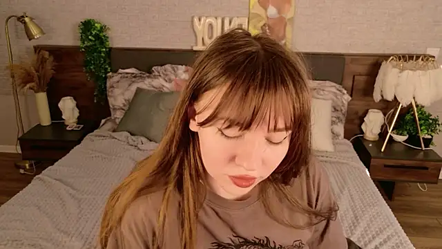 Snapshot of Moon__Bunny chatting on 05.09.26 Moon Bunny online show from 05.09.26