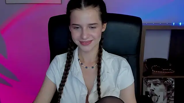 LuxMaya online show from 09.17.25