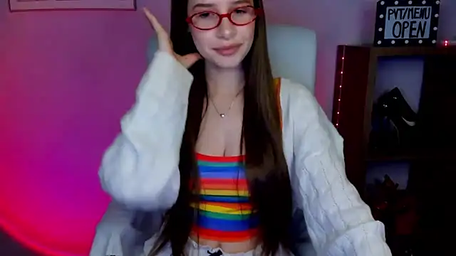 Snapshot of LuxMaya chatting on 05.18.26 LuxMaya online show from 05.18.26