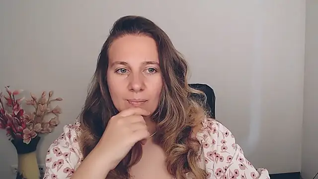 Snapshot of Darklure_ chatting on 09.15.25 Darklure  online show from 09.15.25