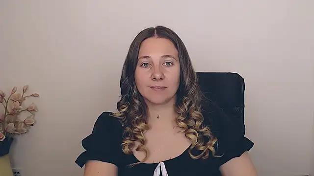 Snapshot of Darklure_ chatting on 09.19.25 Darklure  online show from 09.19.25