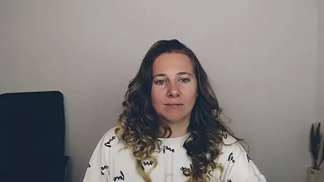 Snapshot of Darklure_ chatting on 09.25.25 Darklure  online show from 09.25.25