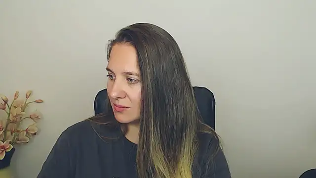 Snapshot of Darklure_ chatting on 09.27.25 Darklure  online show from 09.27.25