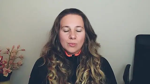 Snapshot of Darklure_ chatting on 10.02.25 Darklure  online show from 10.02.25