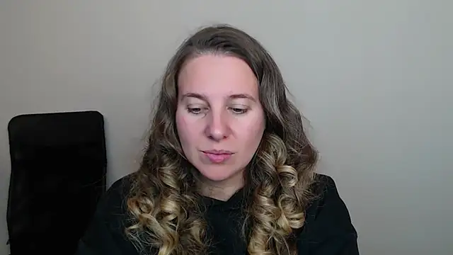 Snapshot of Darklure_ chatting on 10.20.25 Darklure  online show from 10.20.25