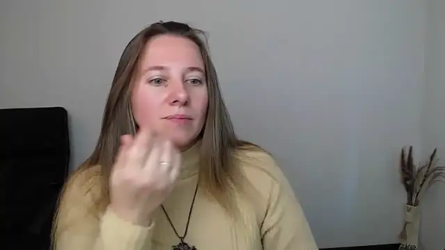 Snapshot of Darklure_ chatting on 10.21.25 Darklure  online show from 10.21.25