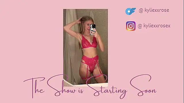 Snapshot of kyliexxrose chatting on 10.21.25 kyliexxrose online show from 10.21.25