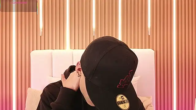 Snapshot of Dulcey_ chatting on 04.05.26 Dulcey online show from 04.05.26