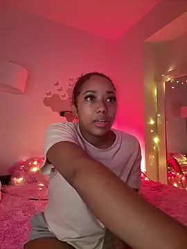 Snapshot of _Zahara_ chatting on 05.18.26 Zahara online show from 05.18.26