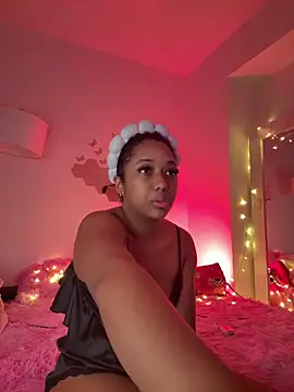 Snapshot of _Zahara_ chatting on 05.19.26 Zahara online show from 05.19.26