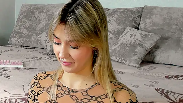 Snapshot of Bella_svon chatting on 11.16.25 Bella svon online show from 11.16.25