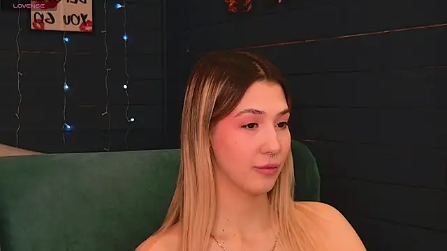 Snapshot of Bella_svon chatting on 04.12.26 Bella svon online show from 04.12.26