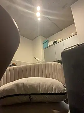 Snapshot of prettydollyy chatting on 04.22.26 prettydollyy online show from 04.22.26