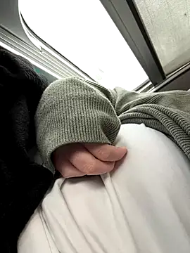 Snapshot of Roulia433 chatting on 10.21.25 Roulia433 online show from 10.21.25