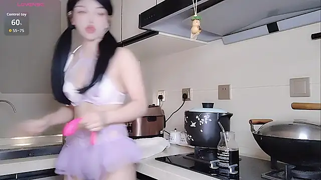 Snapshot of Coco--01 chatting on 11.01.25 Coco--01 online show from 11.01.25