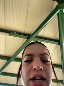 JuanitaMore01 online show from 04.16.26