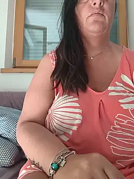 Snapshot of LaReginaNera chatting on 06.13.26 LaReginaNera online show from 06.13.26