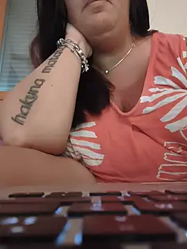 Snapshot of LaReginaNera chatting on 06.16.26 LaReginaNera online show from 06.16.26