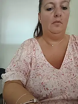 Snapshot of LaReginaNera chatting on 06.24.26 LaReginaNera online show from 06.24.26