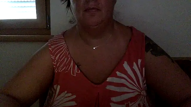 Snapshot of LaReginaNera chatting on 06.27.26 LaReginaNera online show from 06.27.26