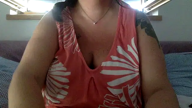 Snapshot of LaReginaNera chatting on 06.28.26 LaReginaNera online show from 06.28.26